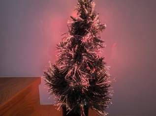 Weihnachtsbaum mit blinkender Beleuchtung 