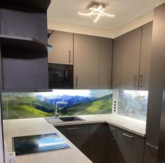 Küche mit Geräten (Ausgenommen Kühlschrank), 2500 €, Haus, Bau, Garten-Möbel & Sanitär in 1230 Liesing