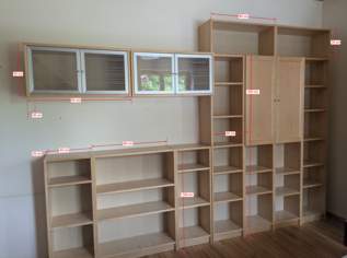Bücherregalwand IKEA Billy mit Türen