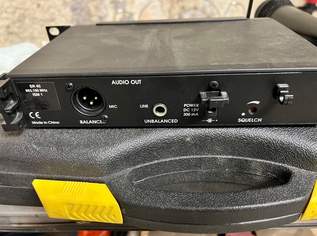 AKG Funk-Mikrofon Anlage SR 40 UHF