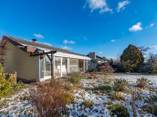 Doppelte Parzelle in Ruhelage: Gepflegter Bungalow mit Wintergarten und Doppelgarage auf einer Doppelparzelle, 439000 €, Immobilien-Häuser in 2492 Eggendorf