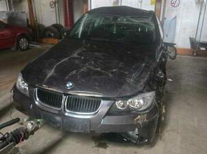 318i Österreich-Paket/ Totalschaden, 600 €, Auto & Fahrrad-Autos in Kärnten