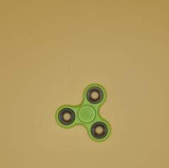Fidget Spinner grün, 2 €, Kindersachen-Spielzeug in 3200 Gemeinde Ober-Grafendorf