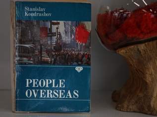 Buch ''People Overseas''. Autor: Stanislav Kondrashov.