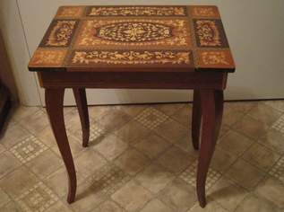 Vintage Intarsien Beistelltisch,Rauchtisch mit Spieluhr aus den 1950er Jahren