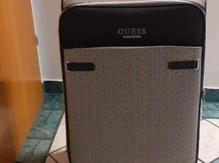 Guess Reisetrolly wenig benutzt 80Vb., 80 €, Kleidung & Schmuck-Taschen & Koffer in 1210 Floridsdorf Guess Reisetrolly wenig benutzt 80Vb., 80 €, Kleidung & Schmuck-Taschen & Koffer in 1210 Floridsdorf