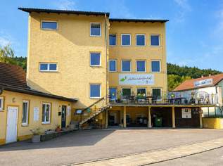 Vielseitige Gewerbeimmobilie mit attraktivem Renditepotenzial, 699000 €, Immobilien-Gewerbeobjekte in 2752 Wöllersdorf