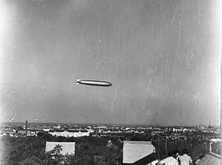 Absolute Rarität! 2 Photonegative Glasplatten mit Luftschiff 1913 oder 1931 Landung Aspern 6x9cm