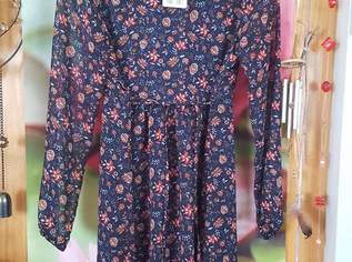 Kleid mit Chiffonärmel, 8 €, Kleidung & Schmuck-Damenkleidung in 1200 Brigittenau