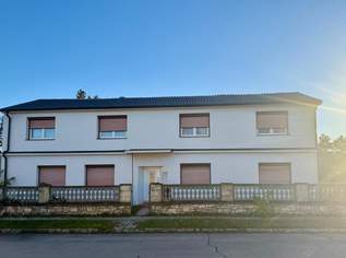 Einfamilienhaus/Mehrfamilienhaus in attraktiver Wohnlage mit viel Platz, 449999 €, Immobilien-Häuser in 7111 Parndorf