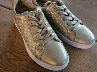 Sneakers GUESS, 25 €, Kleidung & Schmuck-Damenkleidung in 9800 Spittal an der Drau Sneakers GUESS, 25 €, Kleidung & Schmuck-Damenkleidung in 9800 Spittal an der Drau