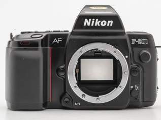 Nikon F-801 mit Zoom 28-200