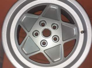 16-Zoll-Ferrari-Leichtmetallfelgen, 2000 €, Auto & Fahrrad-Teile & Zubehör in Italien 16-Zoll-Ferrari-Leichtmetallfelgen, 2000 €, Auto & Fahrrad-Teile & Zubehör in Italien