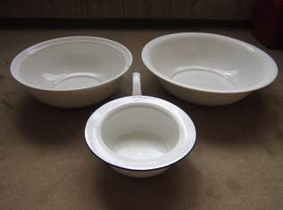 Konvolut ( 3 Stück) Vintage - alte Email Schüsseln,Nachttopf, 50 €, Marktplatz-Antiquitäten, Sammlerobjekte & Kunst in 1150 Rudolfsheim-Fünfhaus