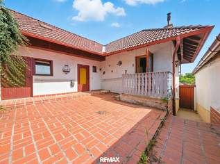 Gemütliche Liegenschaft mit Weinkeller und idyllischem Innenhof - Haupt-und Nebenwohnsitz möglich!, 89900 €, Immobilien-Häuser in 2024 Mailberg Gemütliche Liegenschaft mit Weinkeller und idyllischem Innenhof - Haupt-und Nebenwohnsitz möglich!, 89900 €, Immobilien-Häuser in 2024 Mailberg