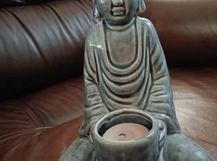 Buddha Figur mit Teelicht 22 cm blaugrau Keramik, 15 €, Marktplatz-Antiquitäten, Sammlerobjekte & Kunst in 1220 Donaustadt