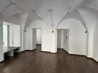 Attraktives Geschäftslokal mit historischem Gewölbe in bester Frequenzlage von Eisenstadt, 1860 €, Immobilien-Gewerbeobjekte in 7000 Eisenstadt Attraktives Geschäftslokal mit historischem Gewölbe in bester Frequenzlage von Eisenstadt, 1860 €, Immobilien-Gewerbeobjekte in 7000 Eisenstadt