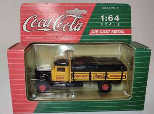 Coca-Cola Vintage Fahrzeug Metalldruckguss gelb Peterbilt 260, 29 €, Marktplatz-Antiquitäten, Sammlerobjekte & Kunst in 4675 Weibern