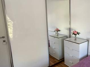 Hochglanz Schrank mit Spiegel und 2 Licht, 320 €, Haus, Bau, Garten-Möbel & Sanitär in 4050 Traun