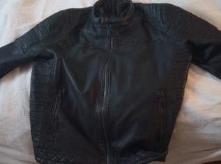 Zu verkaufen , 60 €, Kleidung & Schmuck-Herrenkleidung in 8605 Kapfenberg Zu verkaufen , 60 €, Kleidung & Schmuck-Herrenkleidung in 8605 Kapfenberg