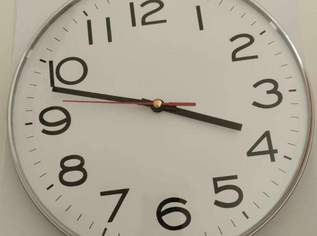 Wanduhr & VARTA LCD Plug-Baterrie-charger, 18 €, Kleidung & Schmuck-Accessoires, Uhren, Schmuck in 8010 Sankt Leonhard Wanduhr & VARTA LCD Plug-Baterrie-charger, 18 €, Kleidung & Schmuck-Accessoires, Uhren, Schmuck in 8010 Sankt Leonhard