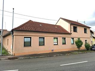 Residieren im Weinviertel! Attraktives Einfamilienhaus mit Innenhof!, 89000 €, Immobilien-Häuser in 2054 Gemeinde Haugsdorf Residieren im Weinviertel! Attraktives Einfamilienhaus mit Innenhof!, 89000 €, Immobilien-Häuser in 2054 Gemeinde Haugsdorf