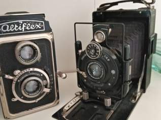 Zwei alte Kameras als Deko eine Voigtlaender und eine Altiflex zu vergeben