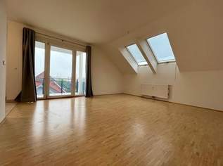 Schöne 2-Zimmer-Dachgeschoss-Wohnung mit Balkon und Parkplatz, 759 €, Immobilien-Wohnungen in Oberösterreich Schöne 2-Zimmer-Dachgeschoss-Wohnung mit Balkon und Parkplatz, 759 €, Immobilien-Wohnungen in Oberösterreich