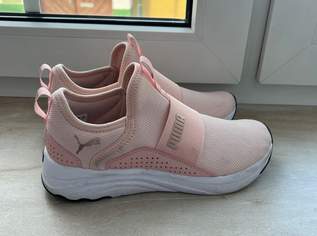 PUMA - Rosa Slip On Trainingsschuhe, 35 €, Kleidung & Schmuck-Damenkleidung in 7063 Gemeinde Oggau