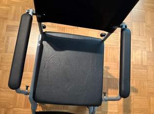 Leibstuhl, WC Hilfe, mobiler Toilettenstuhl, mit Eimer & Fußstützen Leibstuhl, WC Hilfe, mobiler Toilettenstuhl, mit Eimer & Fußstützen