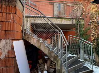 Großzügiges Geschäftslokal über 2 Ebenen mit Potenzial inkl. renovierungsbedürftiger Wohnung - Ideal auch als Eventlocation!