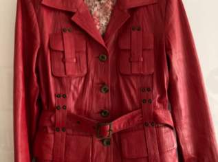 Lederjacke, rot, Gr. 42 (passt aber für Gr. 40), 20 €, Kleidung & Schmuck-Damenkleidung in 3104 St. Pölten
