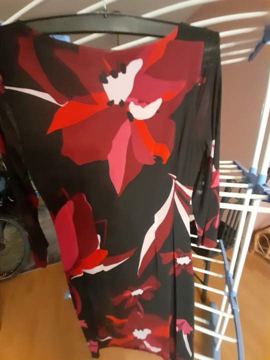 Wunderschönes Kleid mit transparenten ärmel, Gr. S Wunderschönes Kleid mit transparenten ärmel, Gr. S