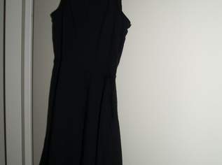 Schwarzes Kleid 128
