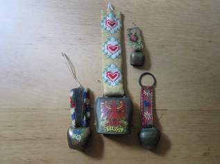 4 Stück alte Deko Glocken, 10 €, Haus, Bau, Garten-Geschirr & Deko in 1100 Favoriten 4 Stück alte Deko Glocken, 10 €, Haus, Bau, Garten-Geschirr & Deko in 1100 Favoriten