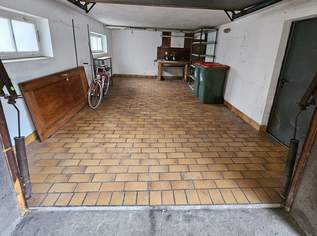 Renovierte 2-Zimmer Wohnung mit Garten und Garage 