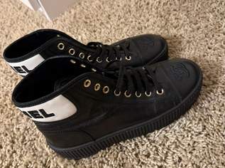 Original CHANEL High-Top Sneaker aus Glattleder – Schwarz/Weiß, 750 €, Kleidung & Schmuck-Damenkleidung in 1020 Leopoldstadt