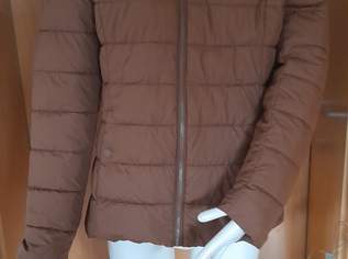 Klasse Steppjacke in der Größe 38 von Essentials by Tschibo, 12 €, Kleidung & Schmuck-Damenkleidung in 6600 Gemeinde Lechaschau