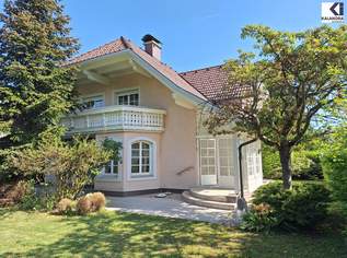 360 TOUR / Besonders charmante, gepflegte Einfamilienvilla in bester Lage von Krumpendorf am Wörthersee, 1249900 €, Immobilien-Häuser in 9201 Krumpendorf