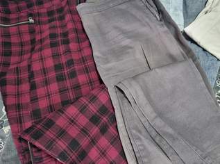 Mehrere Hosen + 1 Rock im Paket 