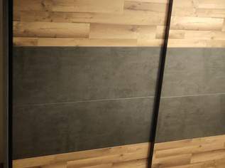 Kleiderschrank mit Schwebetüren