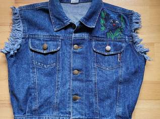 Jeansgilet mit Stickerei Gr. 128, 5 €, Kindersachen-Kindermode in 2214 Gemeinde Auersthal