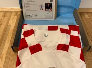 Kroatientrikot Modric unterschrieben, 2500 €, Kleidung & Schmuck-Herrenkleidung in 1230 Liesing