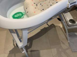 Baby-Badewanne inkl. Gestell, 90 €, Kindersachen-Pflege & Ernährung in 1220 Donaustadt