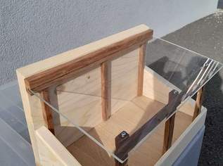 Vogelfutterhaus mit Plexiglasdach Vogelfutterhaus mit Plexiglasdach