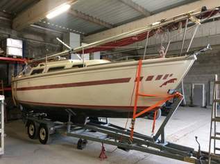 Segelboot Jaguar 25 mit Badeplattform und Trailer 