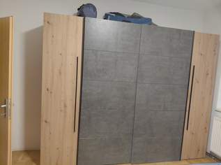 Schrank mit Schiebetüren Schrank mit Schiebetüren