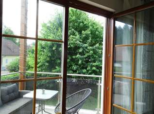 Wohnhaus in Siedlungsrandlage fast im Grünen mit Hochterrasse und kleinem Schwimmteich