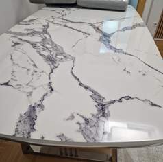 ESSTISCH MIT STÜHLEN