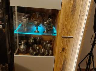 Beleuchtete Möbelix Vitrine / Highboard in Grau
